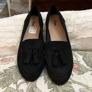New Fioni loafer Black suede like material. Size 7 1/2